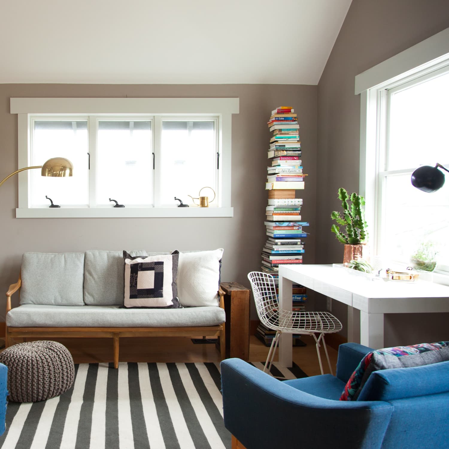 Floating on sale spine bookshelf